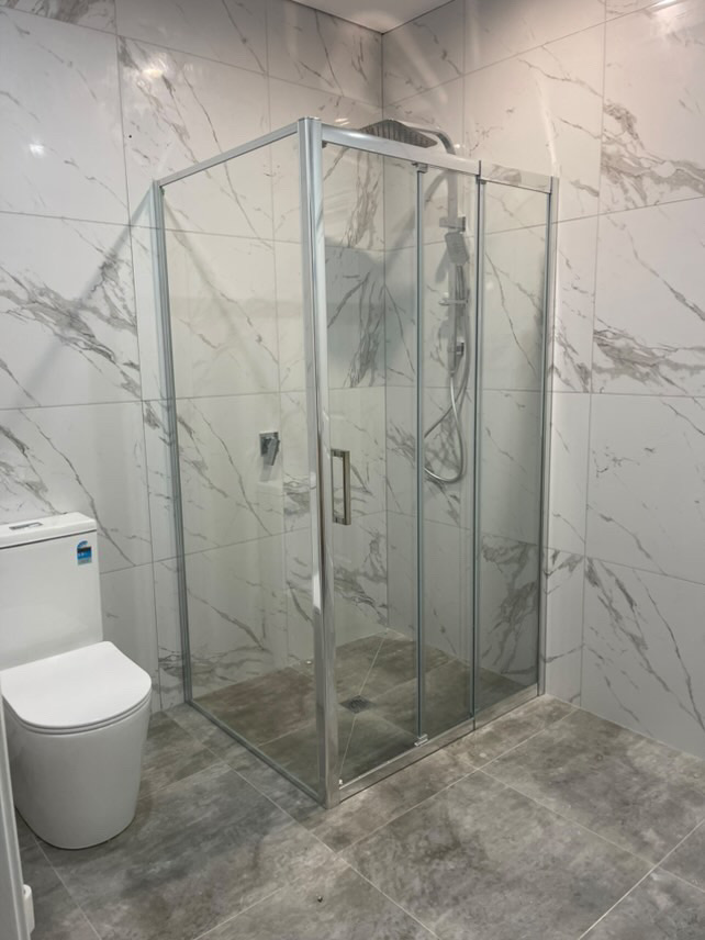 Trinity Telescopic Adjustable Shower Screen