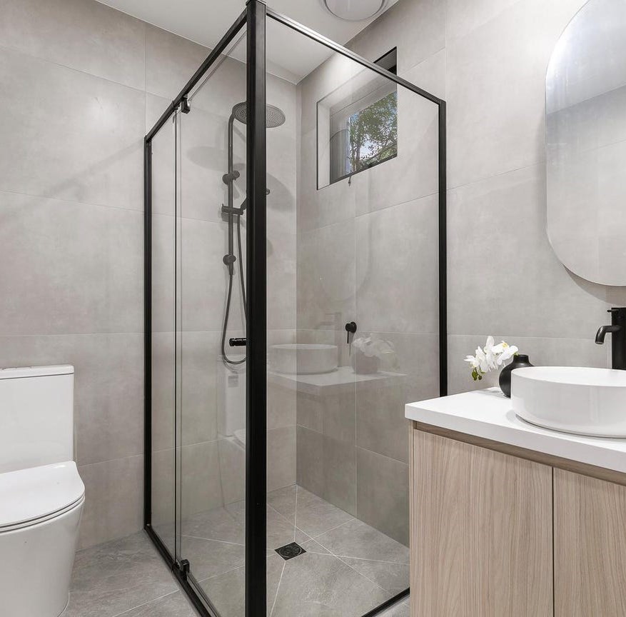 Eden Pivot Door Shower Sceen
