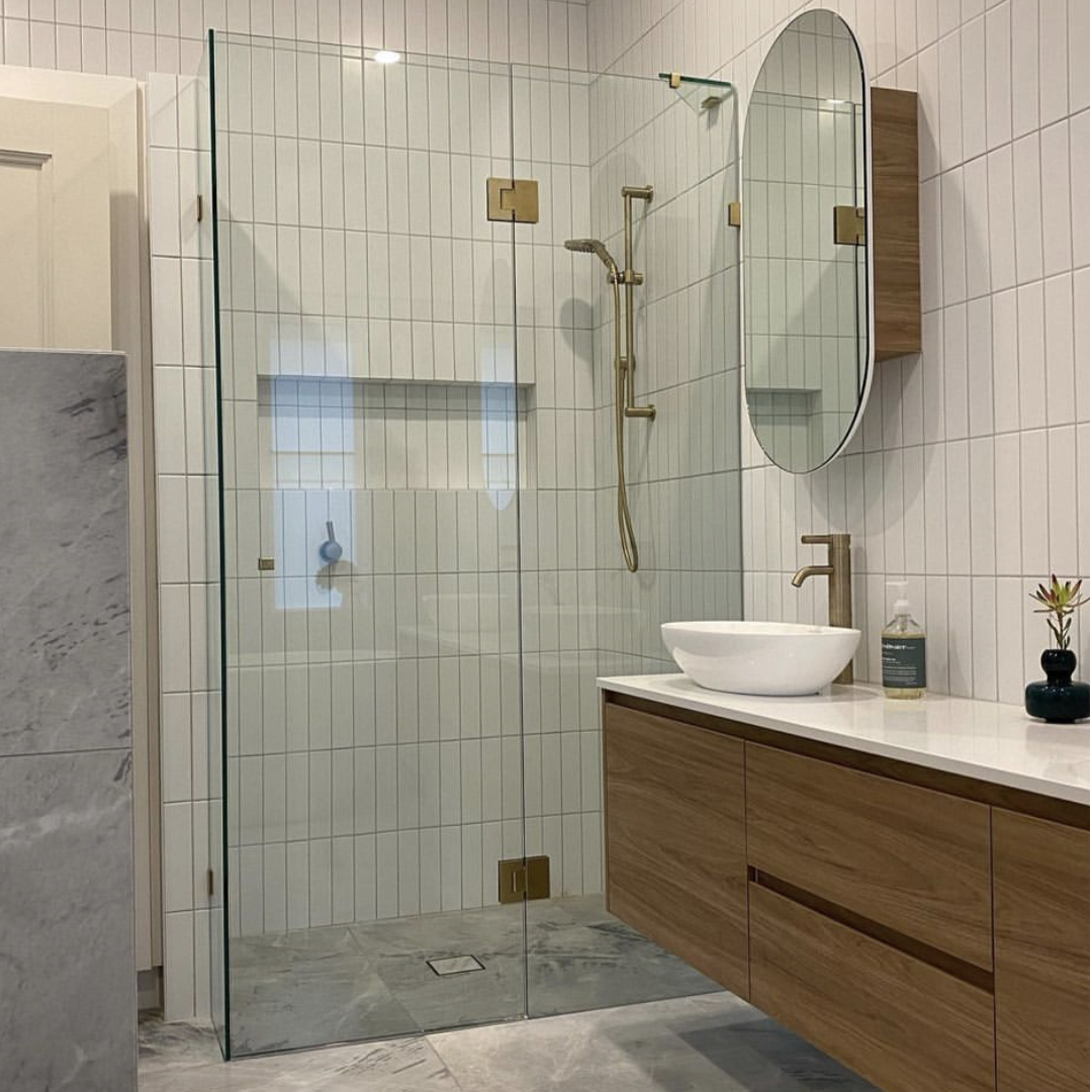2 PANEL A (IN-LINE) WITH BRUSHED BRONZE HARDWARE 2 PANEL A (IN-LINE) WITH BRUSHED BRONZE HARDWARE